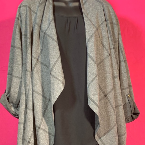 Grey and black plaid knit jacket - Picture 5 of 8